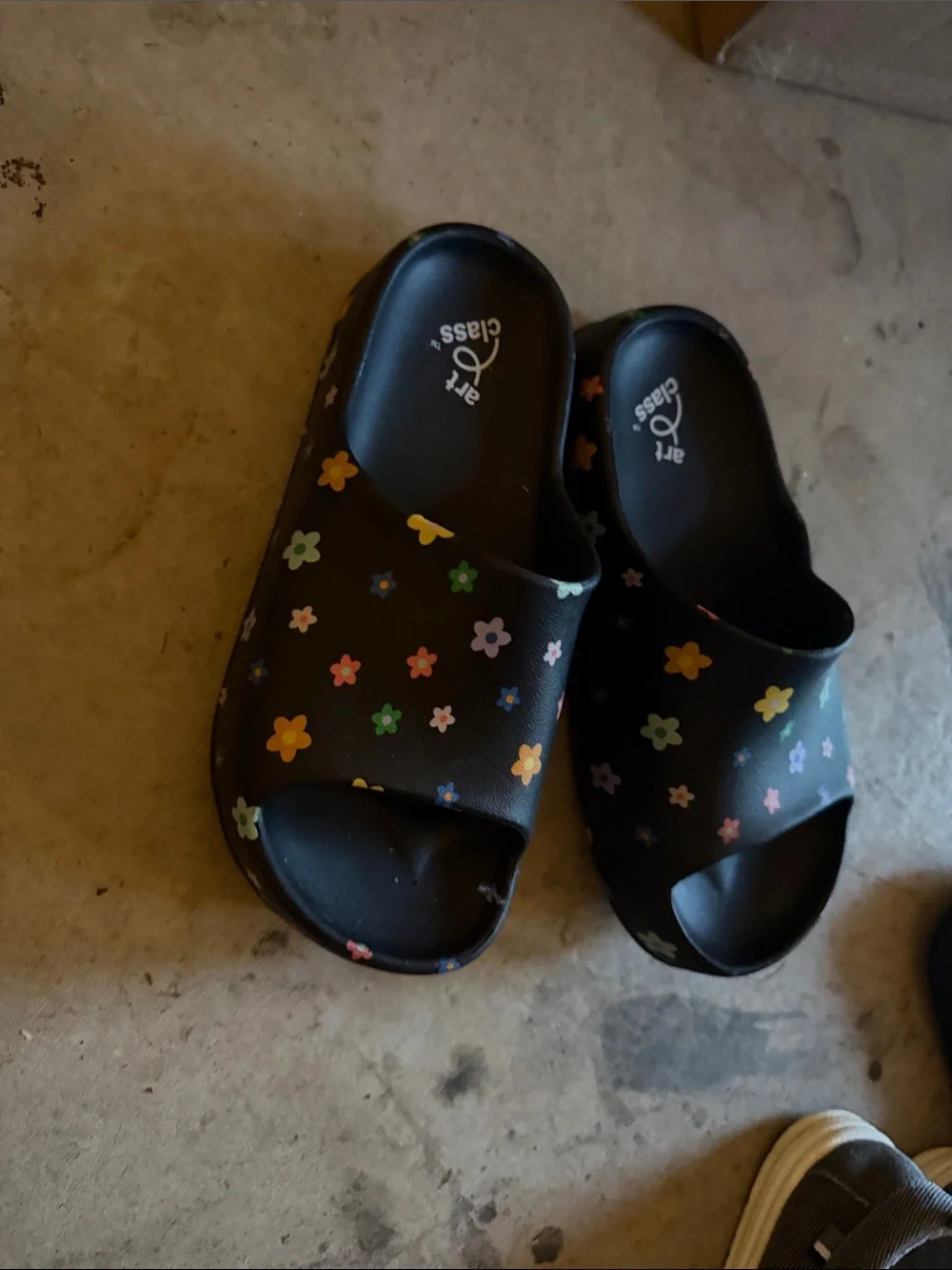 art class Black Slide Sandals with Multicolor Floral Print
